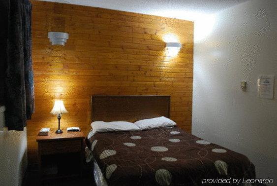 The Capri Motel Winnipeg Room photo