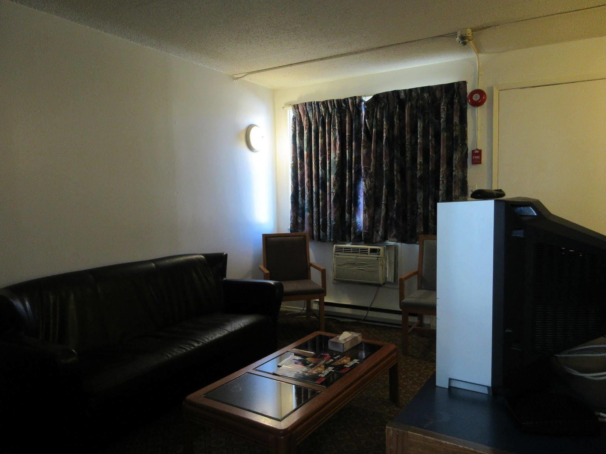 The Capri Motel Winnipeg Exterior photo