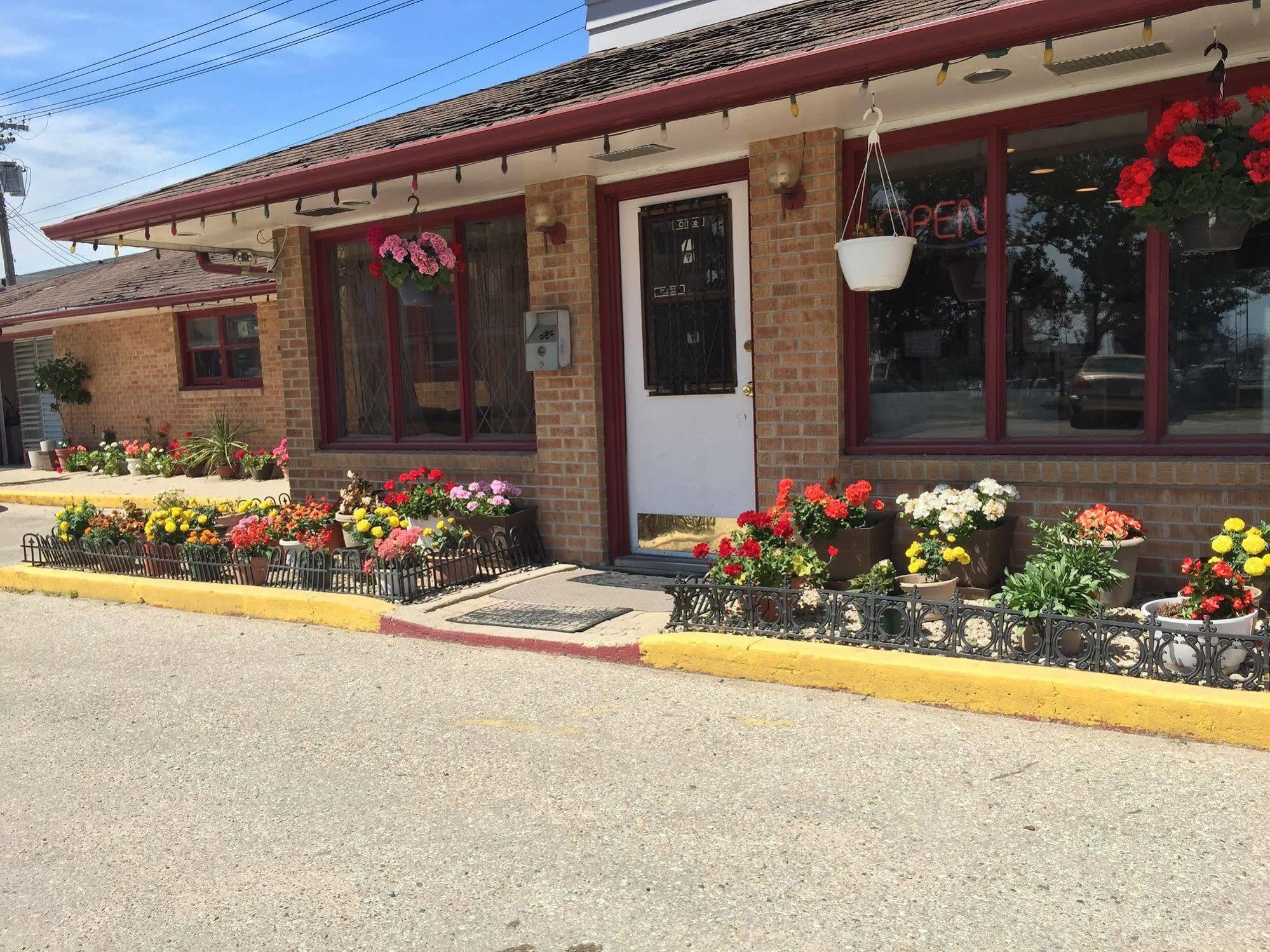 The Capri Motel Winnipeg Exterior photo