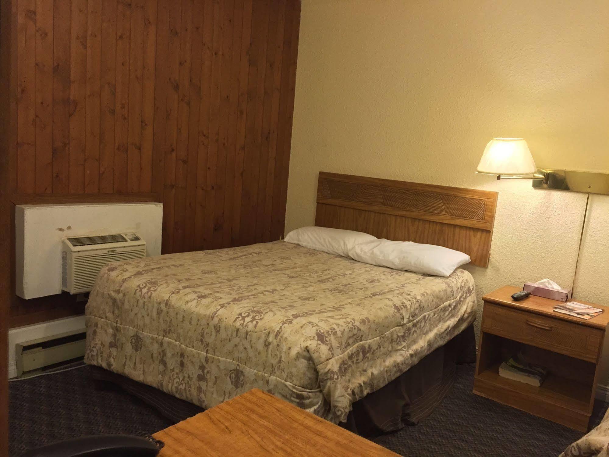 The Capri Motel Winnipeg Exterior photo