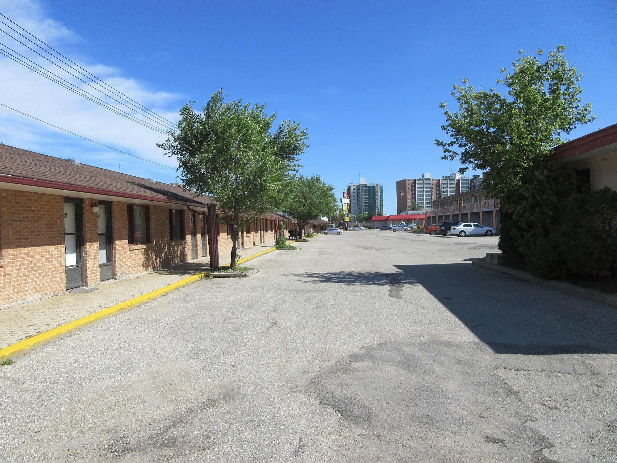 The Capri Motel Winnipeg Exterior photo